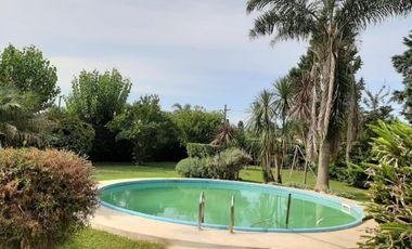 Casa en alquiler - 5 Dormitorios 4 Baños - 1.400mts2 - Bosques, Florencio Varela