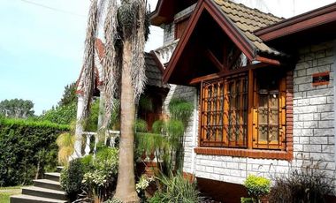 Casa en alquiler - 5 Dormitorios 4 Baños - 1.400mts2 - Bosques, Florencio Varela