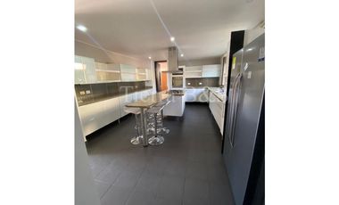 VENTA DE CASA EN SAN JOSÉ DE BAVARIA, 322 M2 POR $2.800'000.000