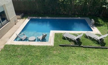 Venta - Casa en Barrio Privado Santa Guadalupe / Pilar del Este