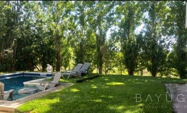 Venta - Casa en Barrio Privado Santa Guadalupe / Pilar del Este