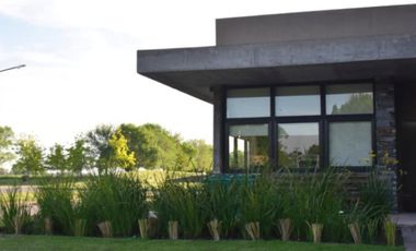 RBS. Hermoso Lote  con vista al golf, en barrio San Sebastian, AREA 2
