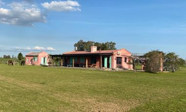 EXCELENTE CASA SOBRE CHACRA DE 5 Has en el Chaja
