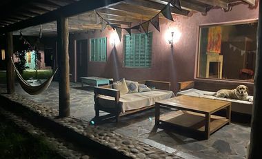 EXCELENTE CASA SOBRE CHACRA DE 5 Has en el Chaja