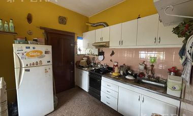 Venta de casa 4 ambientes con terraza y quincho en Lanús Este