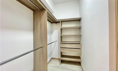 Espectacular apartamento por la 80