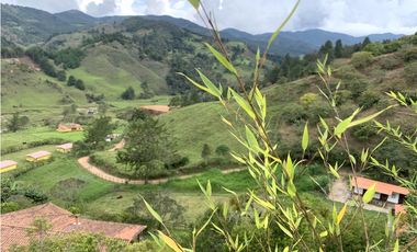 Venta de Finca en El Retiro, Antioquia | Con caballerizas
