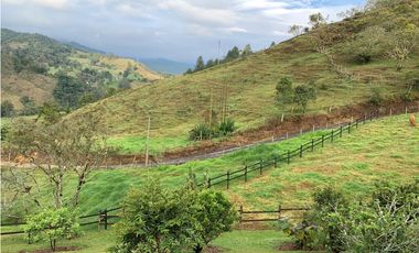 Venta de Finca en El Retiro, Antioquia | Con caballerizas