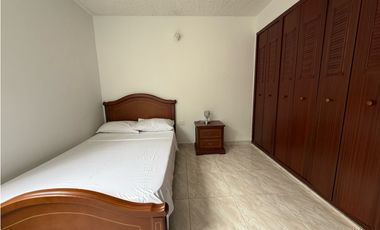 VENDO APARTAMENTO AMOBLADO EN LOS ALAMOS 5P S/A