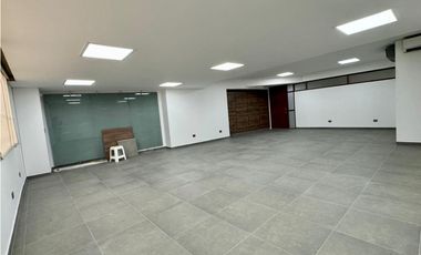ALQUILO OFICINA HALL EMPRESARIAL CHIPICHAPE