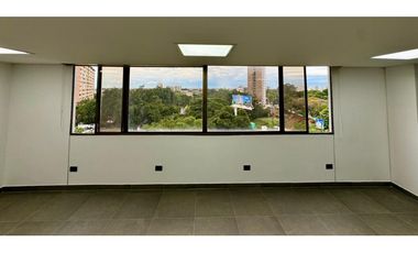 ALQUILO OFICINA HALL EMPRESARIAL CHIPICHAPE