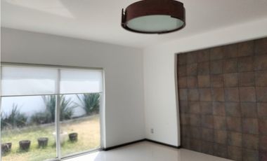 EXCLUSIVA RESIDENCIA EN PRADO LARGO, CON BUENOS ACABADOS