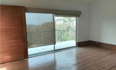 EXCLUSIVA RESIDENCIA EN PRADO LARGO, CON BUENOS ACABADOS