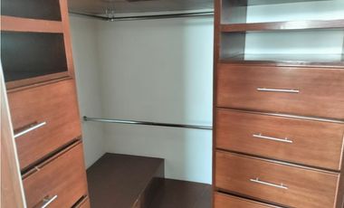 EXCLUSIVA RESIDENCIA EN PRADO LARGO, CON BUENOS ACABADOS