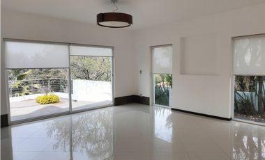 EXCLUSIVA RESIDENCIA EN PRADO LARGO, CON BUENOS ACABADOS