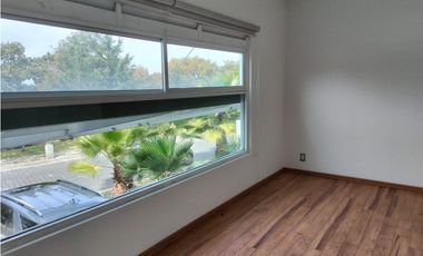 EXCLUSIVA RESIDENCIA EN PRADO LARGO, CON BUENOS ACABADOS