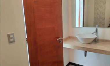 EXCLUSIVA RESIDENCIA EN PRADO LARGO, CON BUENOS ACABADOS