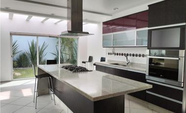 EXCLUSIVA RESIDENCIA EN PRADO LARGO, CON BUENOS ACABADOS