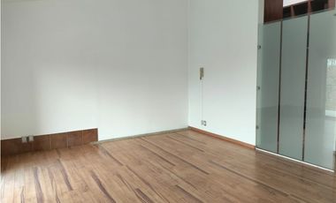 EXCLUSIVA RESIDENCIA EN PRADO LARGO, CON BUENOS ACABADOS