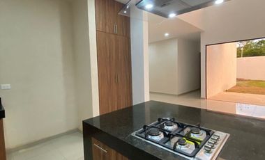 VENTA CASA MERIDA 4 REC EN PRIVADA CON AMENIDADES ZONA COUNTRY AIRE PURO