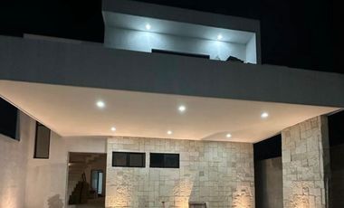 VENTA CASA MERIDA 4 REC EN PRIVADA CON AMENIDADES ZONA COUNTRY AIRE PURO