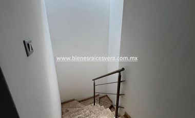 CASA EN VENTA EN ZIBATA QUERETARO. Leti