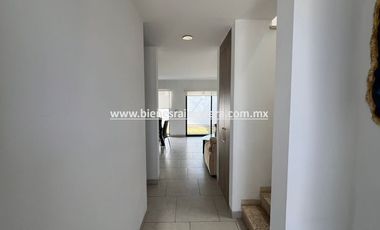 CASA EN VENTA EN ZIBATA QUERETARO. Leti
