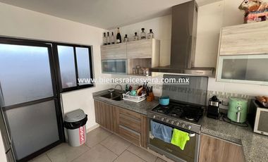 CASA EN VENTA EN ZIBATA QUERETARO. Leti