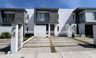 CASA EN VENTA EN ZIBATA QUERETARO. Leti
