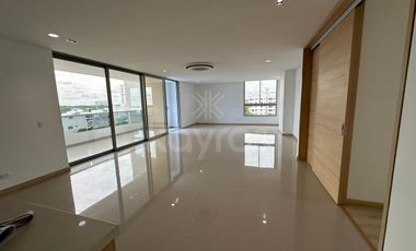 Apartamento de 219m² en el Recreo, Montería: 3 Habitaciones, Jacuzzi, Piscina y Cancha de Squash