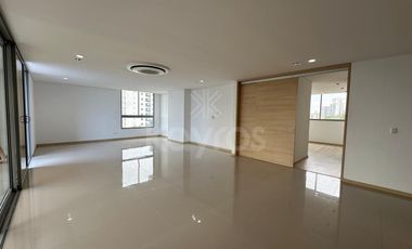 Apartamento de 219m² en el Recreo, Montería: 3 Habitaciones, Jacuzzi, Piscina y Cancha de Squash
