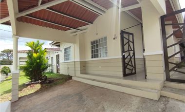 Casa en alquiler en La Chorrera (DR)