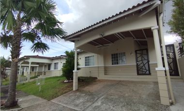 Casa en alquiler en La Chorrera (DR)