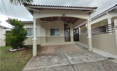 Casa en alquiler en La Chorrera (DR)