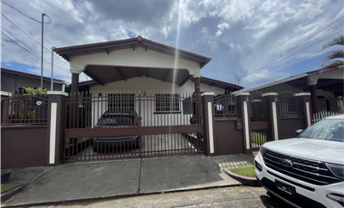 CASA EN VENTA BRISAS DEL GOLF