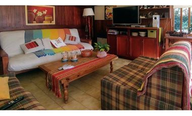 Chalet en Venta, 5 amb jardín, quincho y garaje, zona constitución.