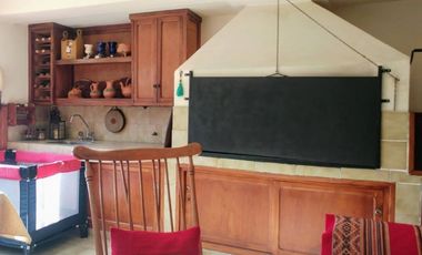 Chalet en Venta, 5 amb jardín, quincho y garaje, zona constitución.