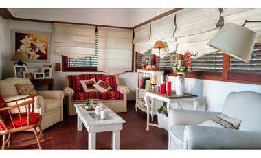 Chalet en Venta, 5 amb jardín, quincho y garaje, zona constitución.