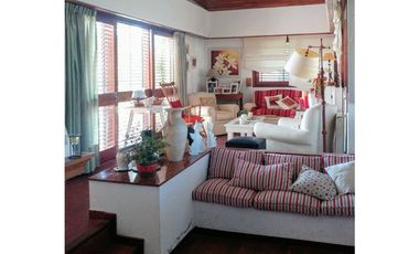 Chalet en Venta, 5 amb jardín, quincho y garaje, zona constitución.