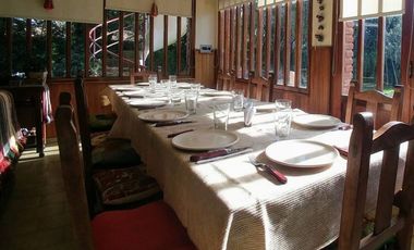 Chalet en Venta, 5 amb jardín, quincho y garaje, zona constitución.