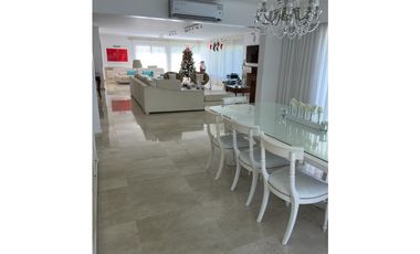 Residencia moderna en Los Troncos. Piscina. Jardin.