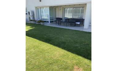 Residencia moderna en Los Troncos. Piscina. Jardin.