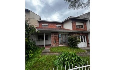 Chalet 4 ambientes en venta, San Carlos