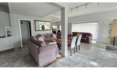 Chalet en venta en Los Troncos sobre 976 mts de lote