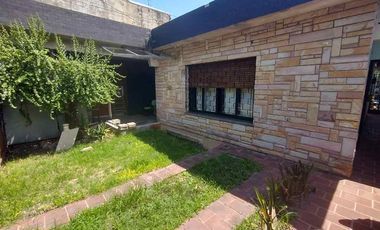 Casa en alquiler en Moron Sur