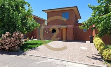 Arriendo casa en condominio Valle Araucarias  Buin