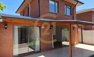 Arriendo casa en condominio Valle Araucarias  Buin