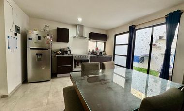 CASA EN COTO CON ALBERCA EN ADAMAR