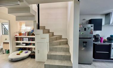 CASA EN COTO CON ALBERCA EN ADAMAR