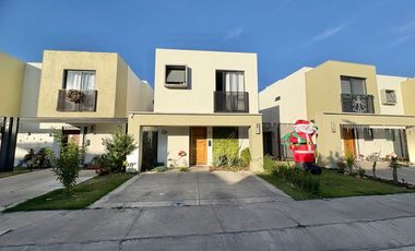 CASA EN COTO CON ALBERCA EN ADAMAR